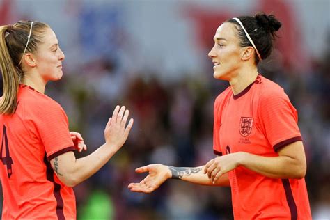 lucy bronze keira walsh split|More.